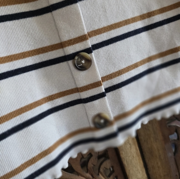 Striped Button-Front Tank Top - Picture 4 of 5